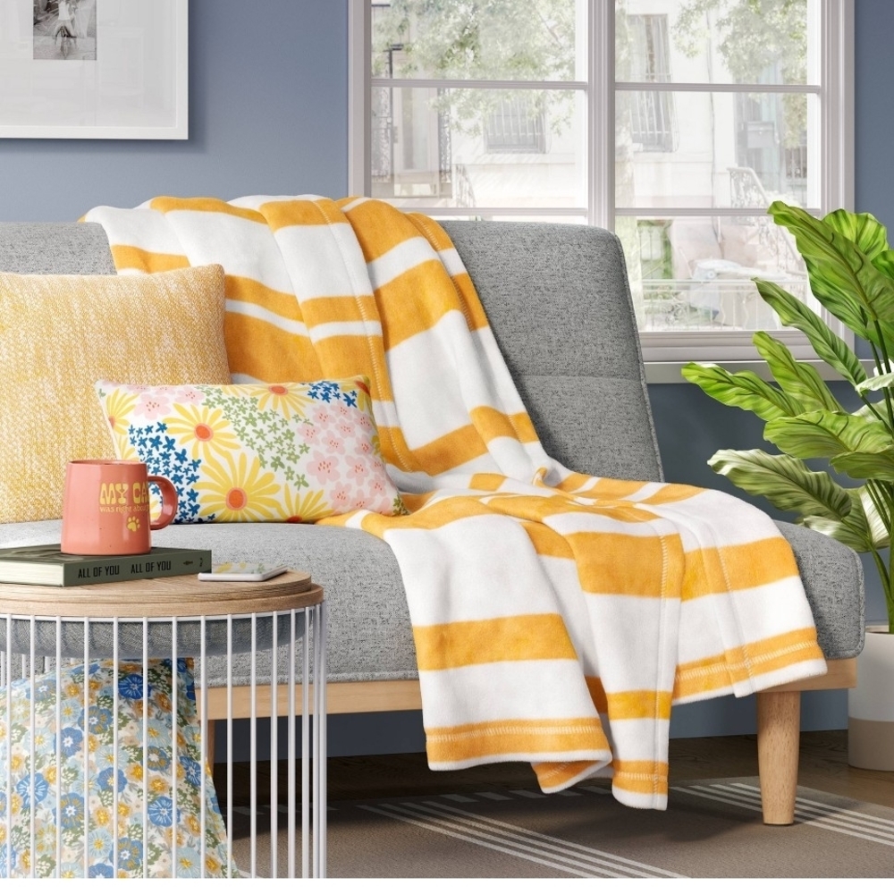 Room Essentials Yellow and White Throw Blanket - Picture 8 of 9